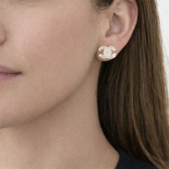 🍃 Chanel CC Stud Earrings 🍃 - Picture 9 of 9